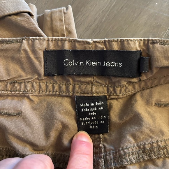Calvin Klein Women’s Size 10 Cargo Cuffed Shorts. Brown with 2 front buttons. - Picture 5 of 6